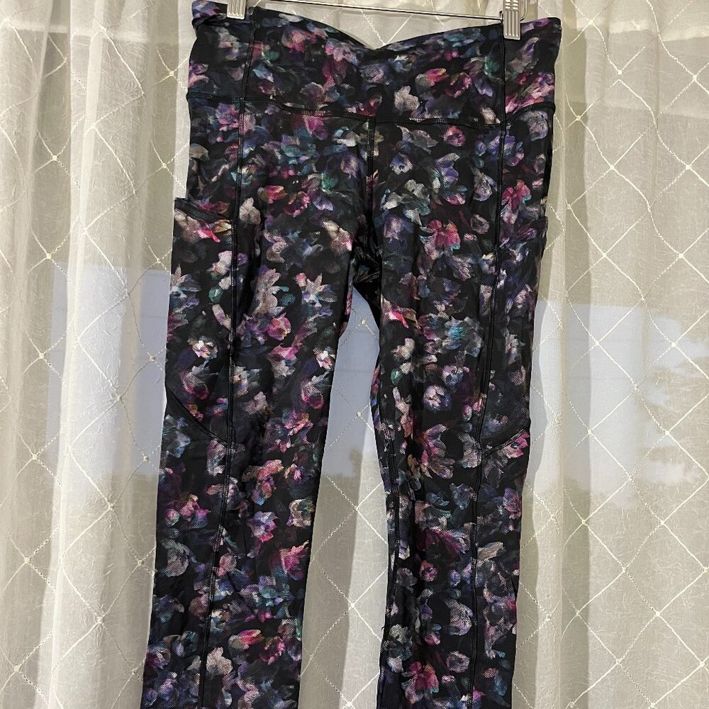 Black floral lululemon leggings size 8